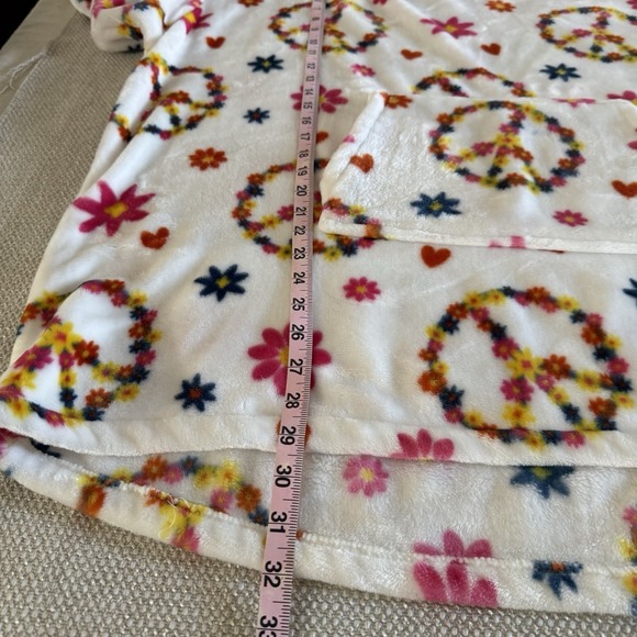 THROWZY MARLO LORENZ PULLOVER  Peace Signs PINK Flowers One Size - Picture 11 of 11